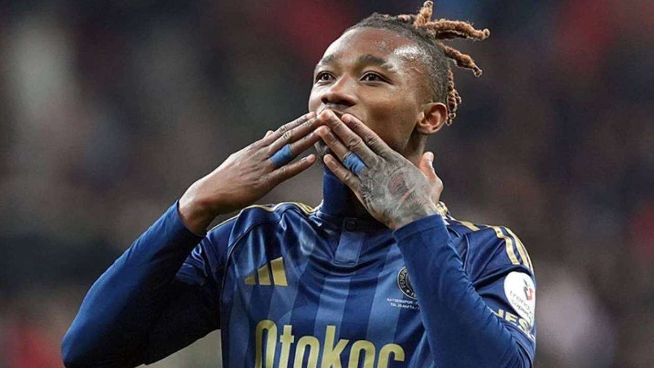 Fenerbahçe'de İsmail Kartal kadrodan silmişti: Dirk Kuyt hiç düşünmeden aldı, kararını resmen açıkladı! 4